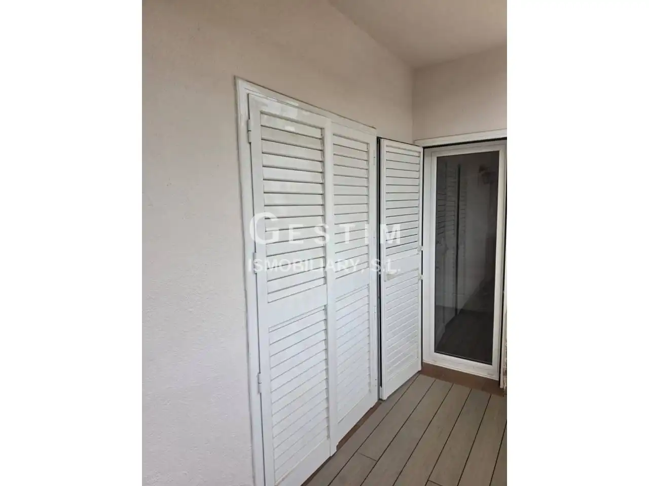 Terraza de Piso en venta en Vic con Calefacción, Trastero y Balcón