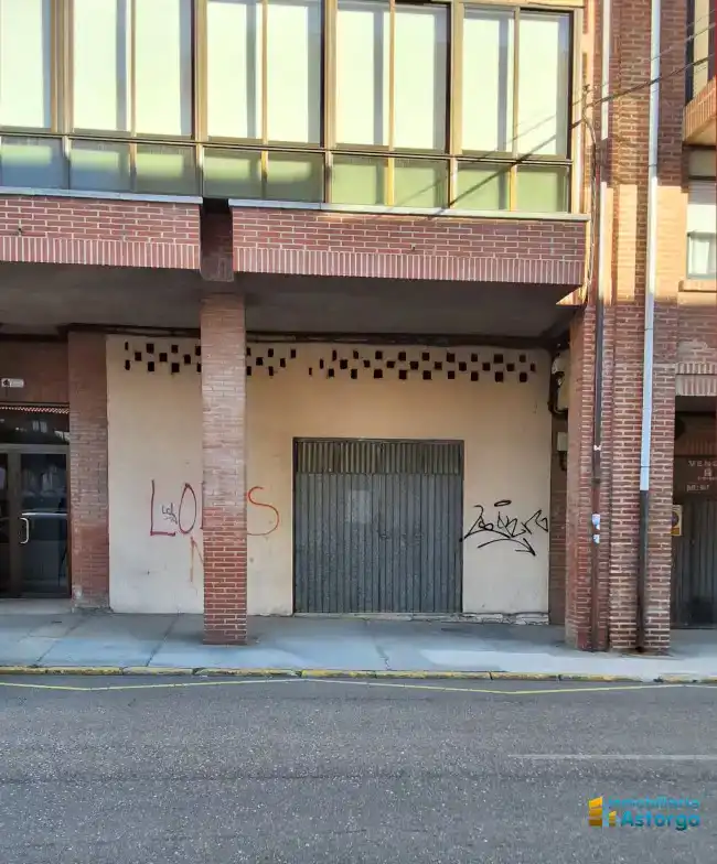 Local commercial à vendre à Calle Húsar Tiburcio