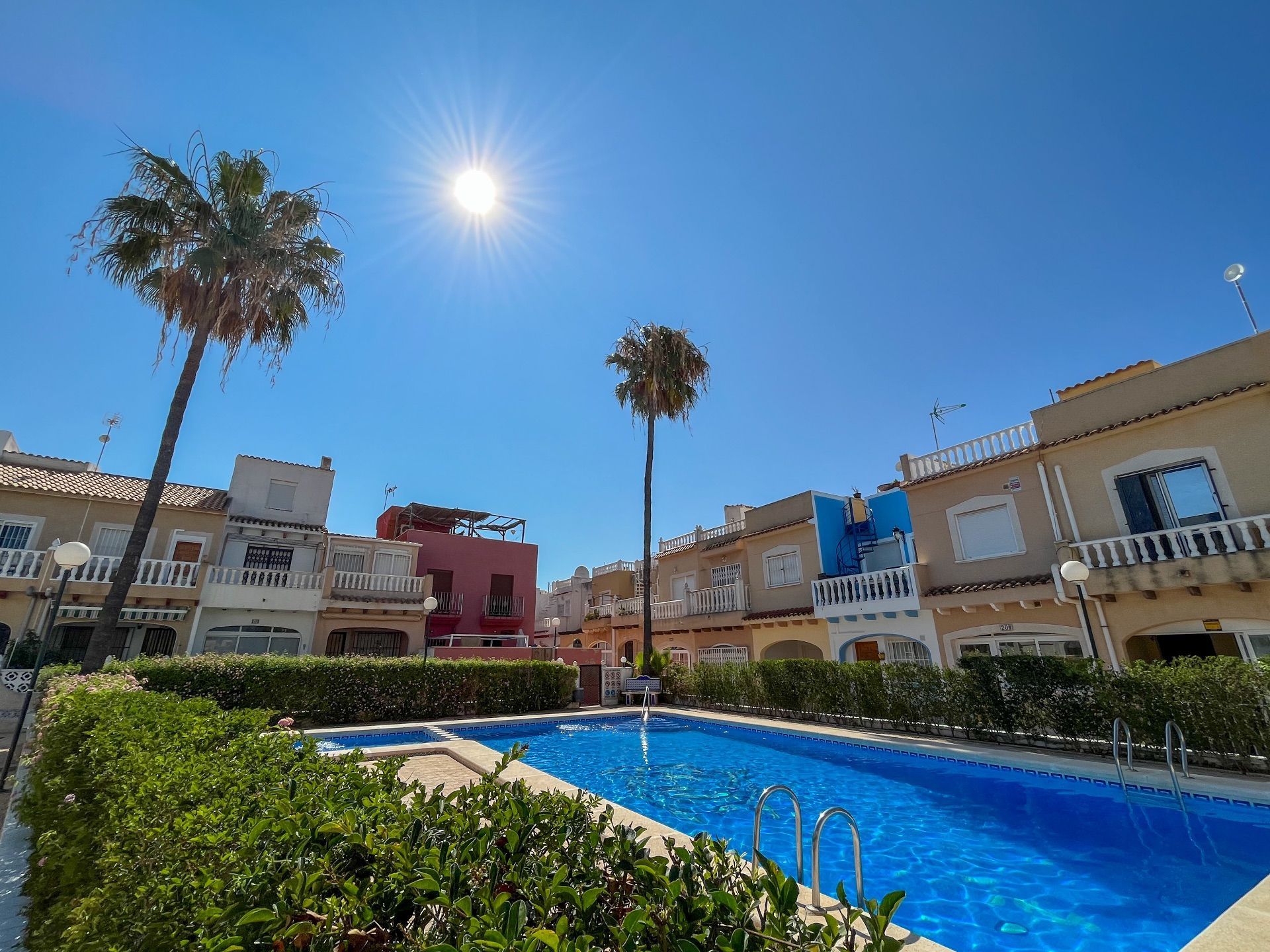 Vista exterior de Casa o xalet en venda en Orihuela amb Piscina