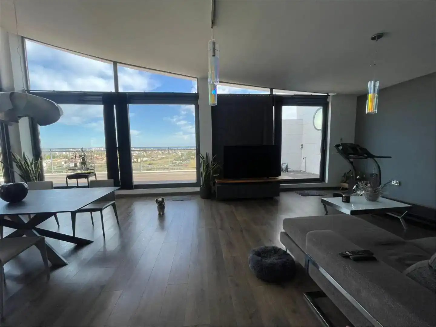 Wohnzimmer von Dachboden zum Verkauf in Oliva mit Balkon