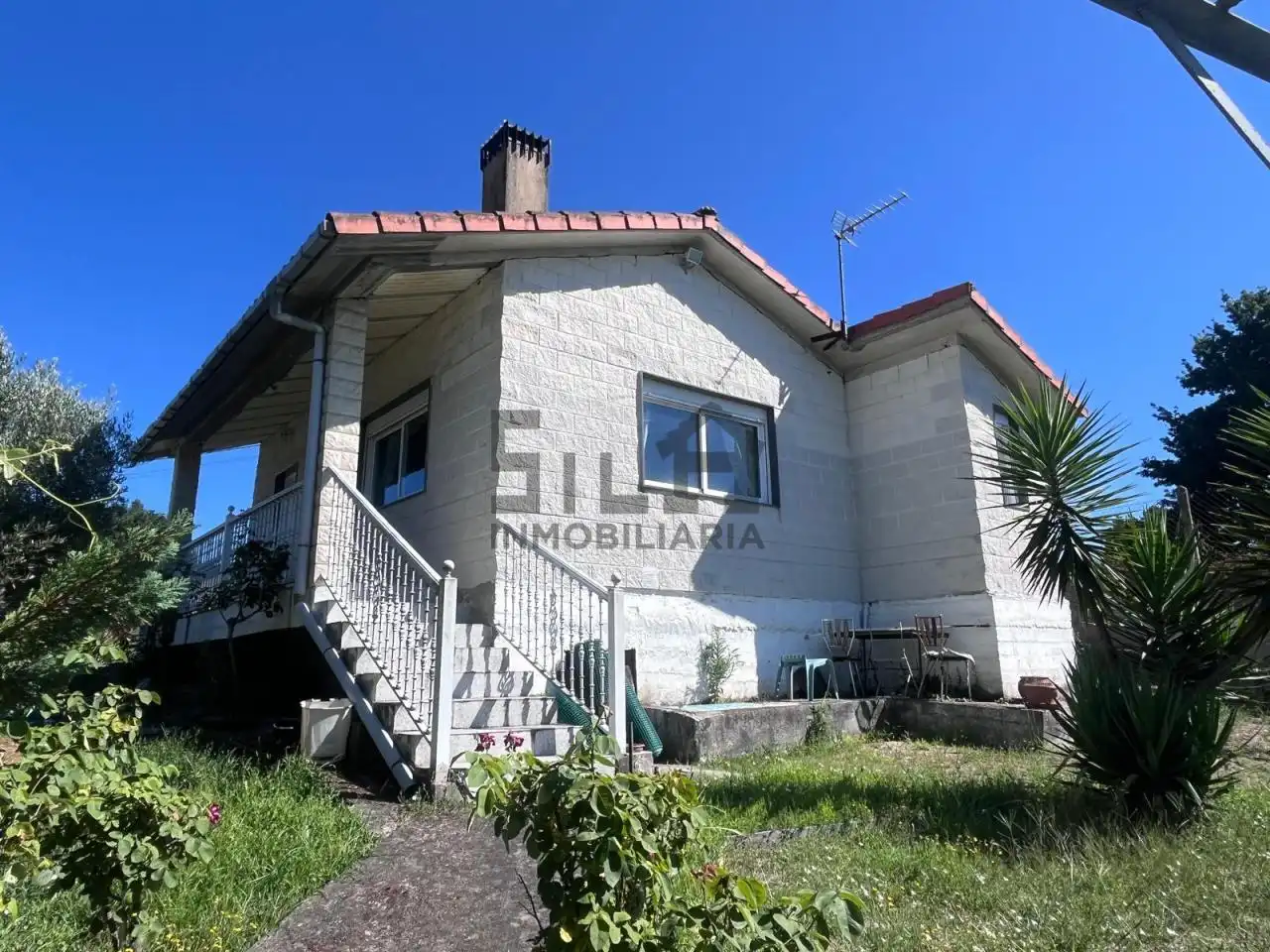Vista exterior de Casa o xalet en venda en Ourense Capital  amb Calefacció, Jardí privat i Moblat