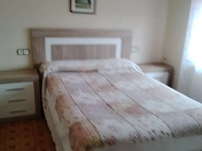 Dormitori de Local en venda en Grado amb Calefacció, Terrassa i Moblat