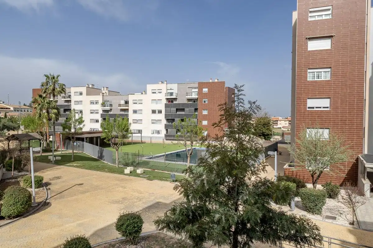 Vista exterior de Pis en venda en Alhendín amb Aire condicionat, Calefacció i Jardí privat