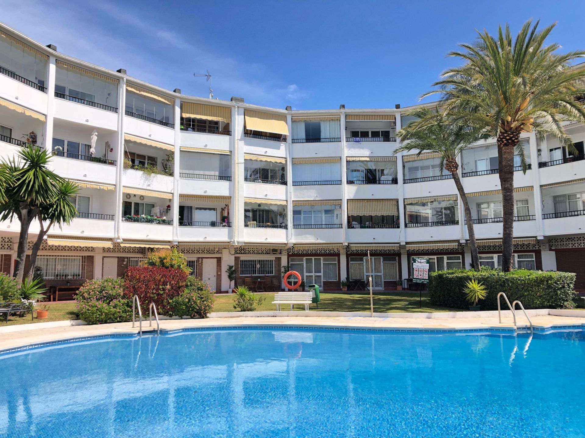 Vista exterior de Estudio de alquiler en Marbella con Aire acondicionado, Calefacción y Terraza