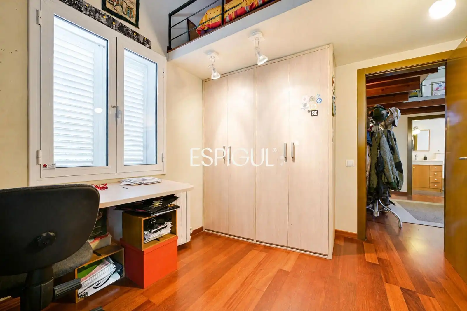 Dormitori de Casa o xalet en venda en Cerdanyola del Vallès amb Calefacció, Parquet i Terrassa