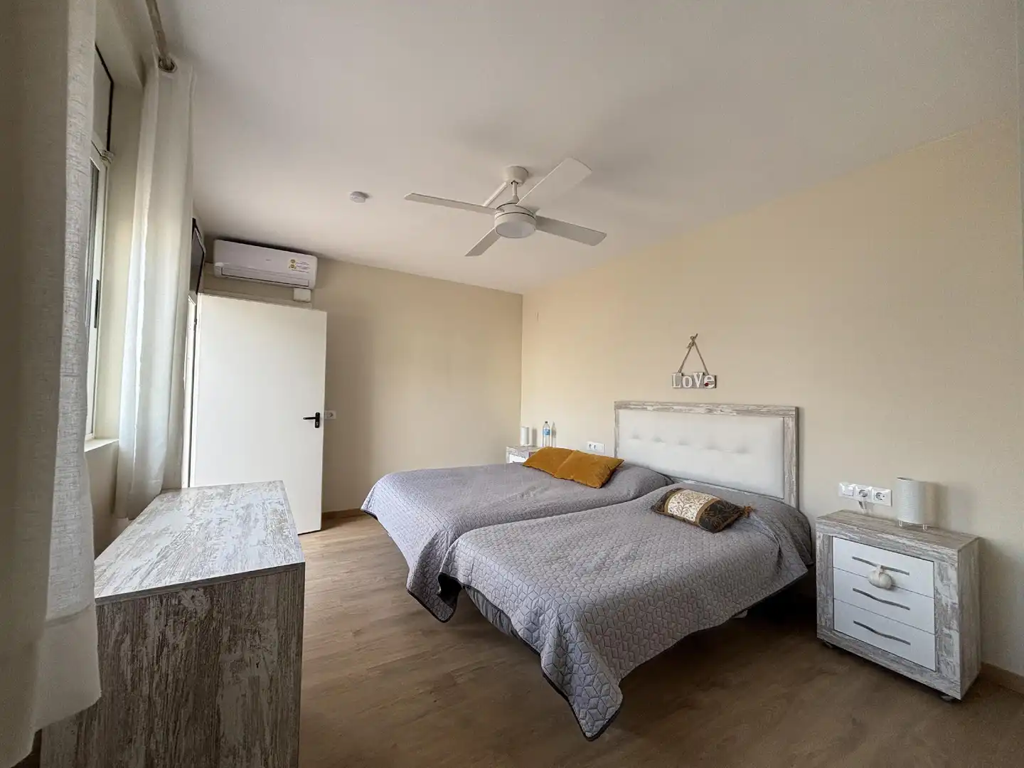 Habitación de Local en venta en Amposta