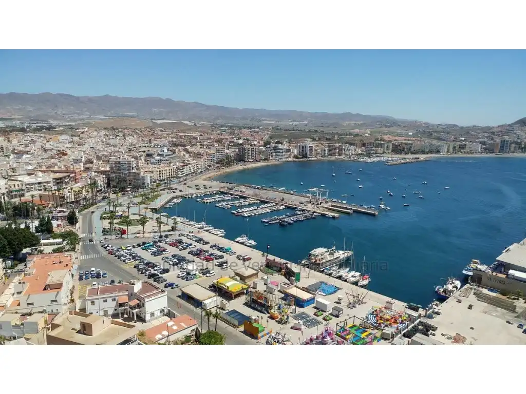 Vista exterior de Piso en venta en Águilas con Balcón
