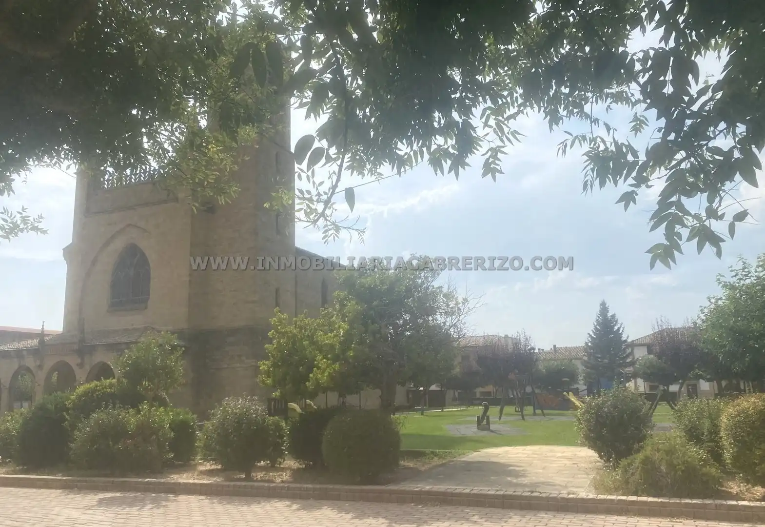 Vista exterior de Casa adosada en venda en Obanos amb Calefacció, Parquet i Terrassa