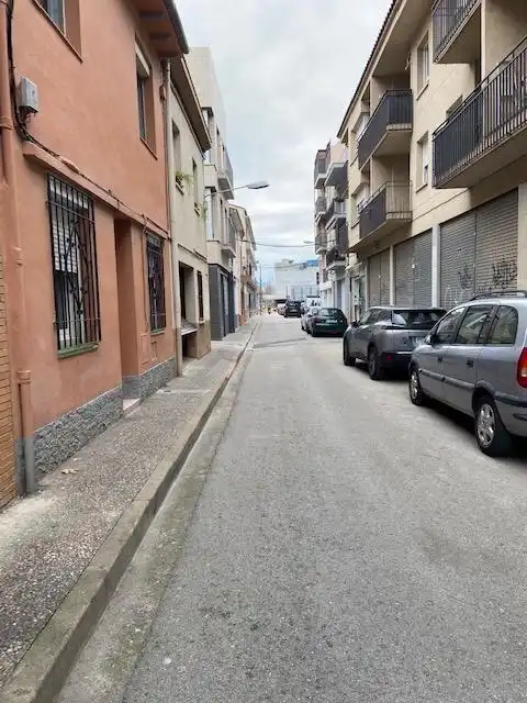 Individual to rent in Carles Rahola 17