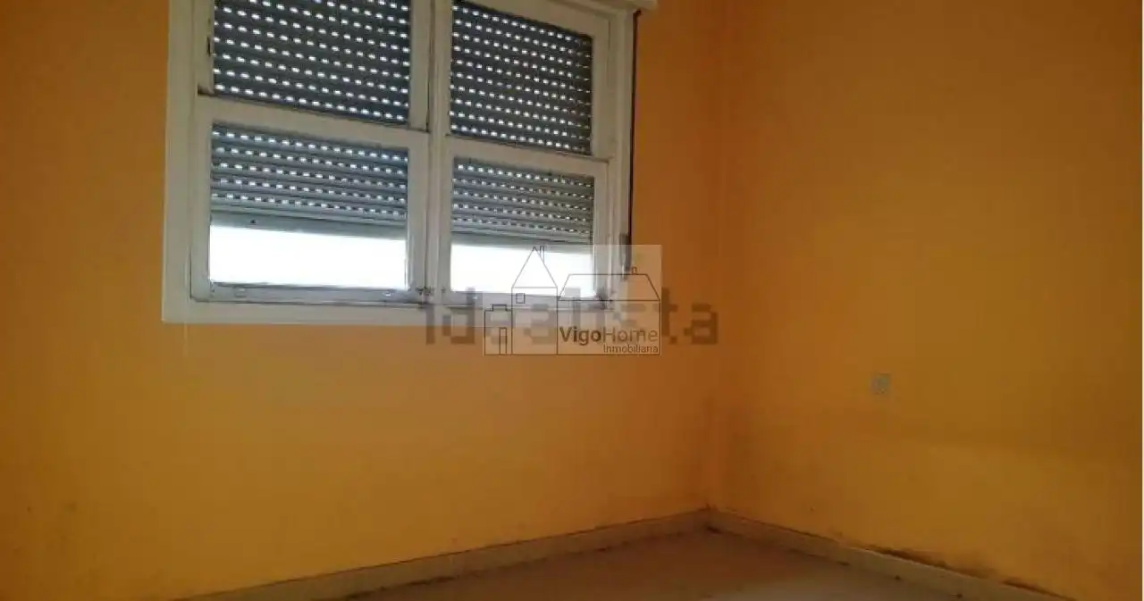 Dormitori de Casa o xalet en venda en Cangas  amb Calefacció, Jardí privat i Terrassa