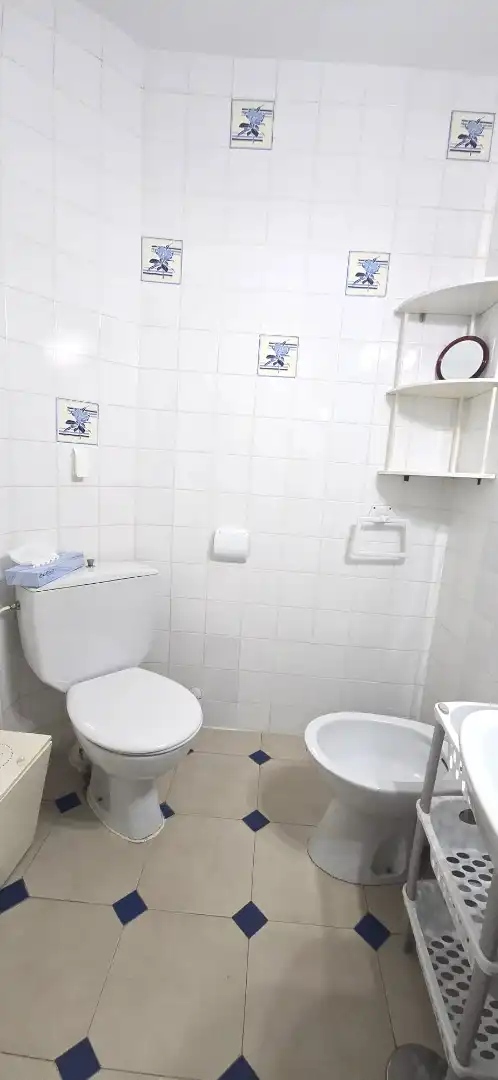 Badezimmer von Wohnungen zum Verkauf in Marbella mit Möbliert, Ofen und Waschmaschine