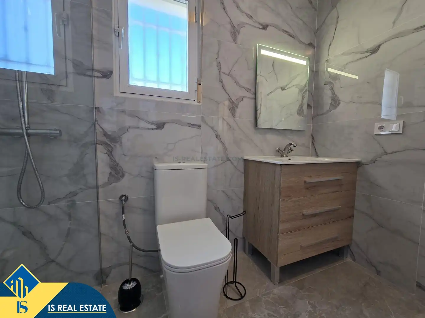 Baño de Dúplex en venta en Torrevieja con Terraza y Amueblado