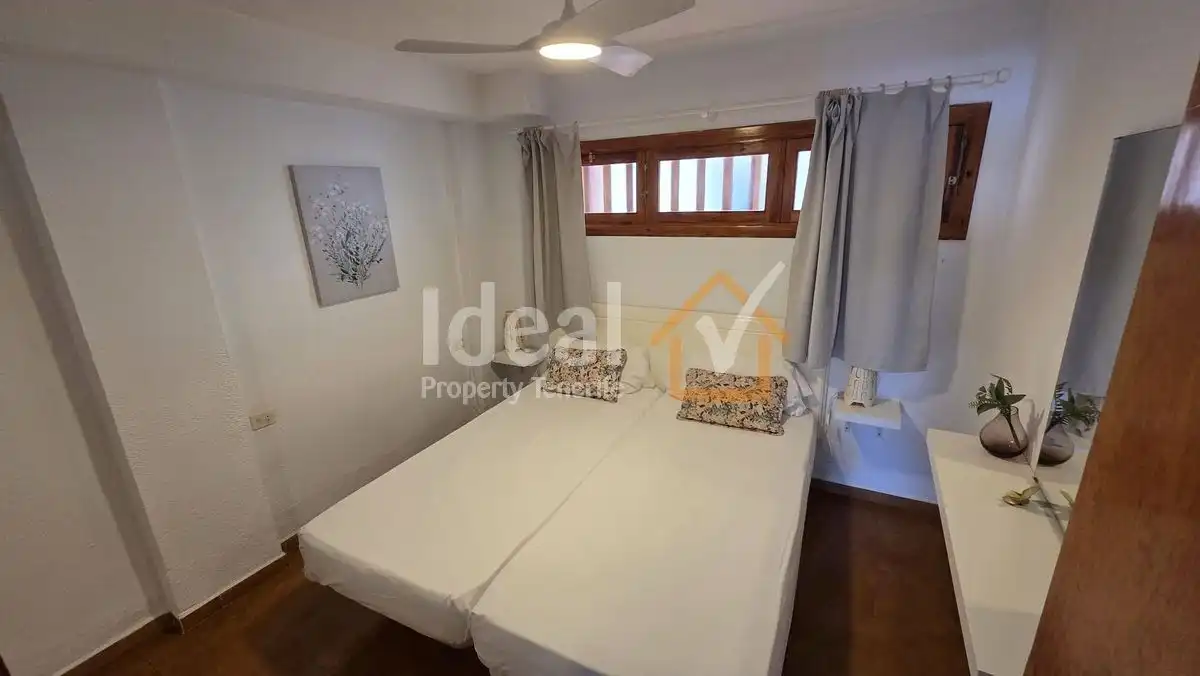 Dormitori de Apartament en venda en Adeje amb Terrassa i Moblat