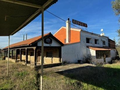 Vista exterior de Edifici en venda en Madroñera