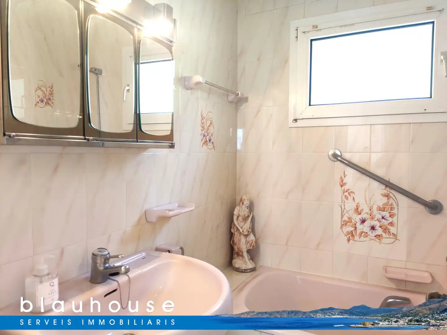 Badezimmer von Haus oder Chalet zum Verkauf in Llançà mit Klimaanlage, Privatgarten und Terrasse