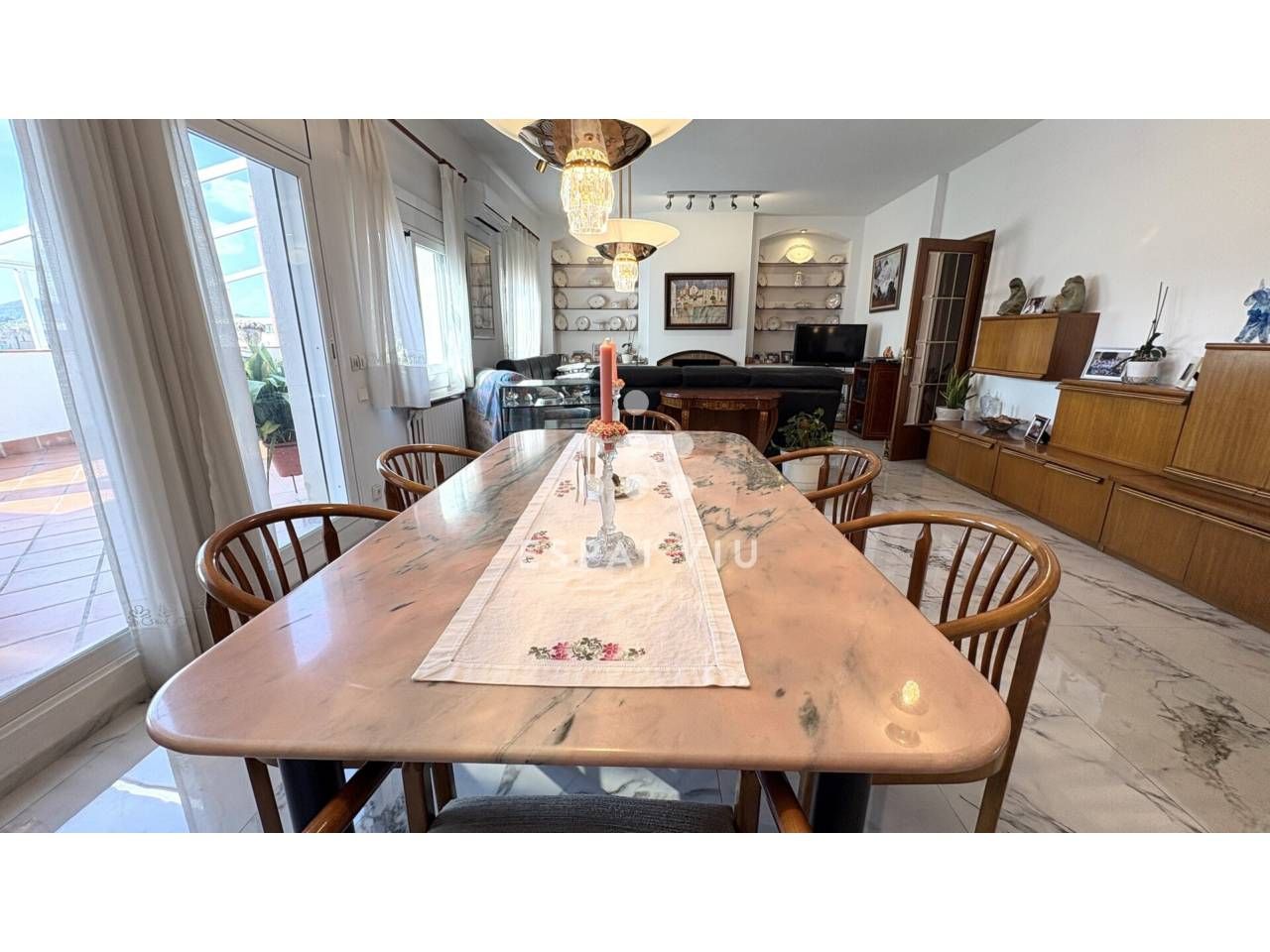 Menjador de Pis en venda en Ripollet amb Aire condicionat, Calefacció i Jardí privat