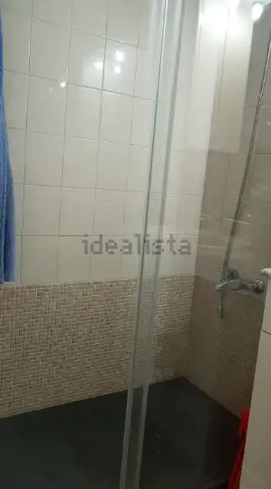 Bany de Pis de lloguer en Sevilla amb Aire condicionat, Terrassa i Moblat