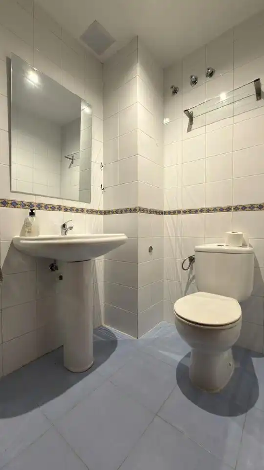 Badezimmer von Erdgeschoss zum Verkauf in Badajoz mit Klimaanlage und Möbliert