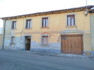 Casa amb jardí en venda a LA IGLESIA