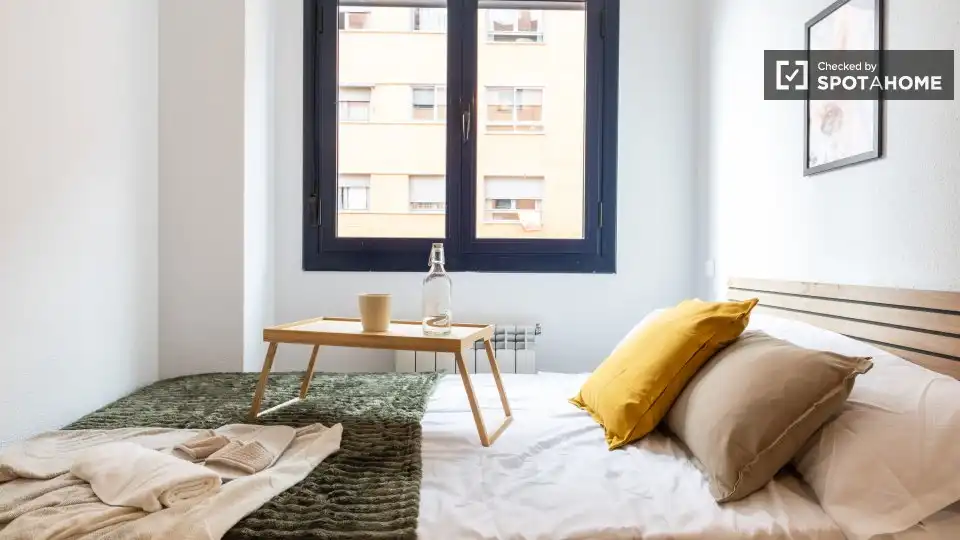 Habitación de Piso para compartir en Madrid con Aire acondicionado, Calefacción y Amueblado