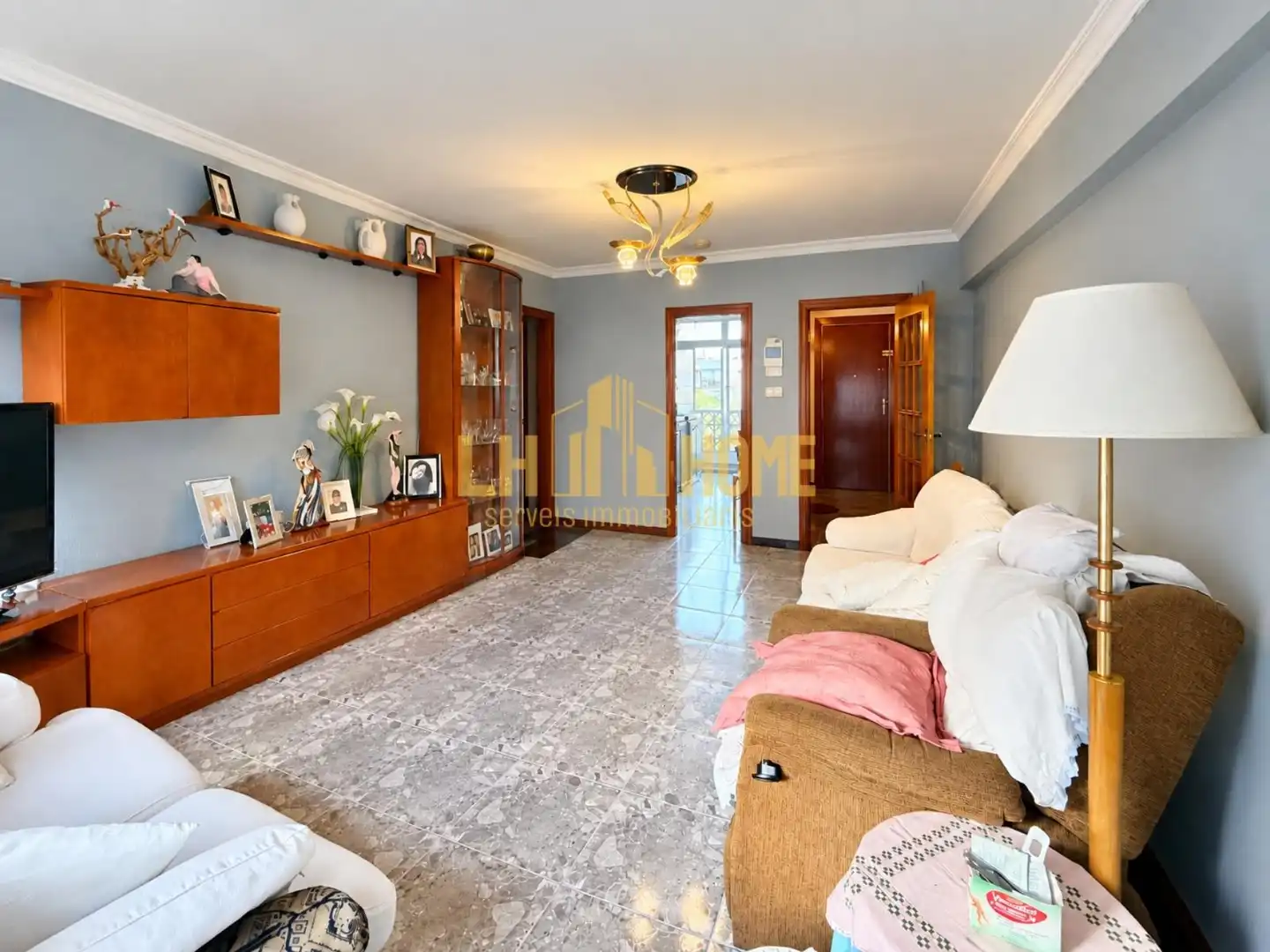 Sala d'estar de Pis en venda en L'Hospitalet de Llobregat amb Calefacció, Jardí privat i Moblat