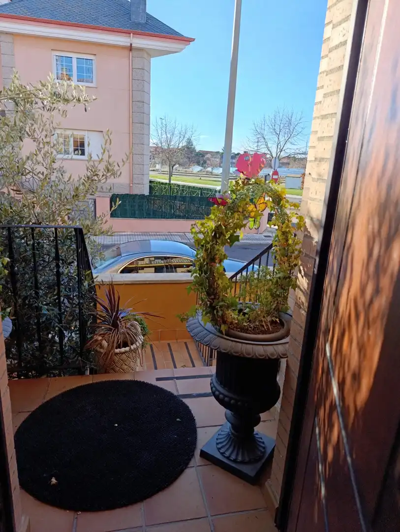 Terraza de Casa adosada en venta en Valverde de la Virgen con Jardín privado, Terraza y Balcón