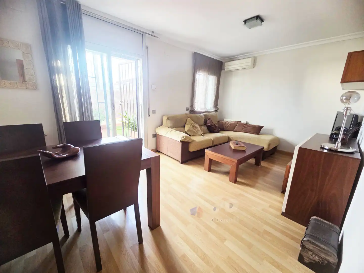 Wohnzimmer von Dachboden zum Verkauf in Sant Boi de Llobregat mit Klimaanlage, Terrasse und Ofen