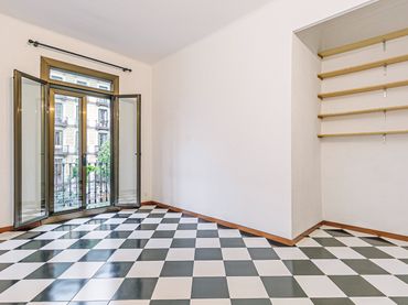 Piso con balcón en venta en Aragó