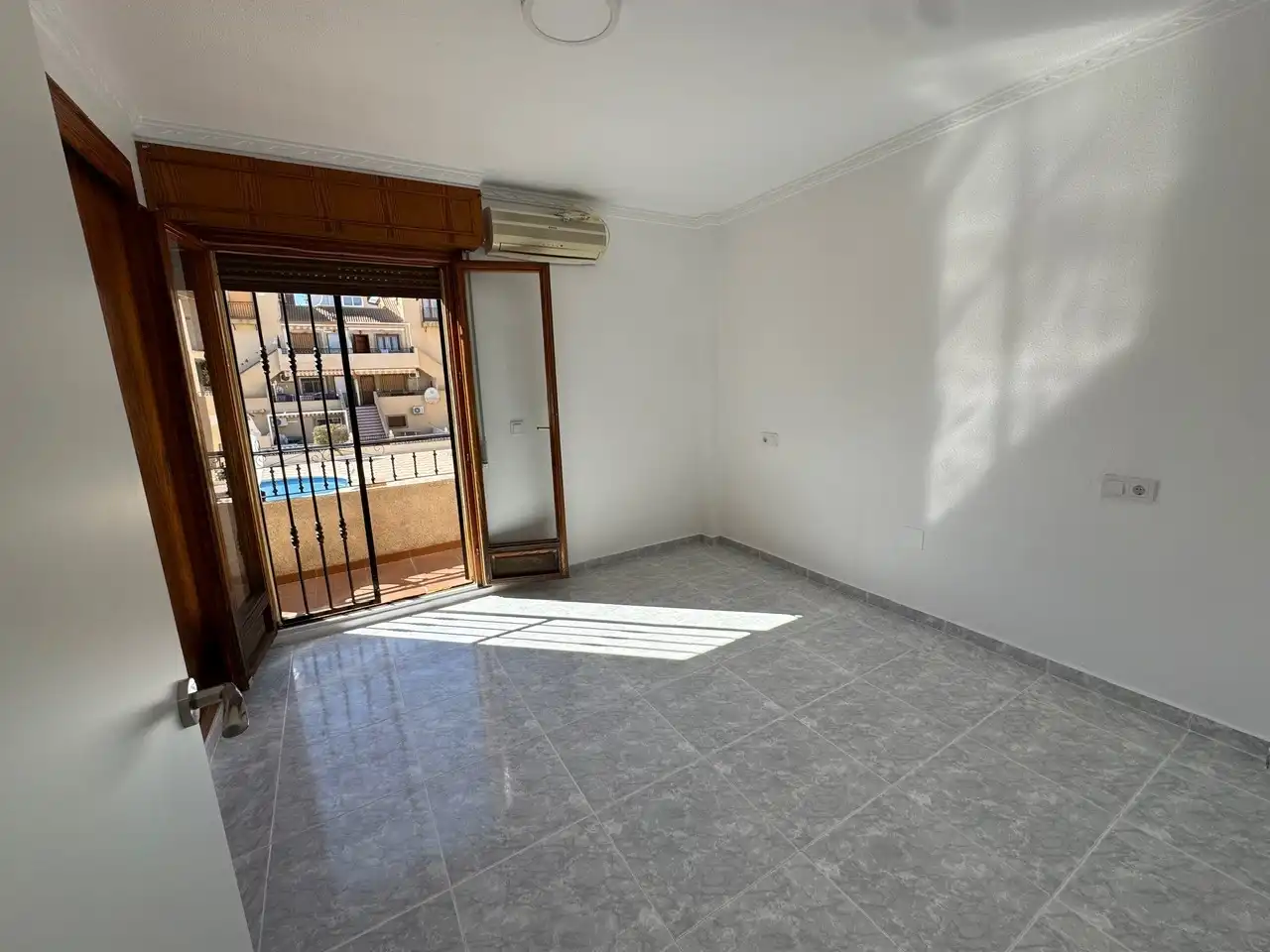 Dormitori de Casa adosada en venda en Torrevieja amb Terrassa, Forn i Balcó