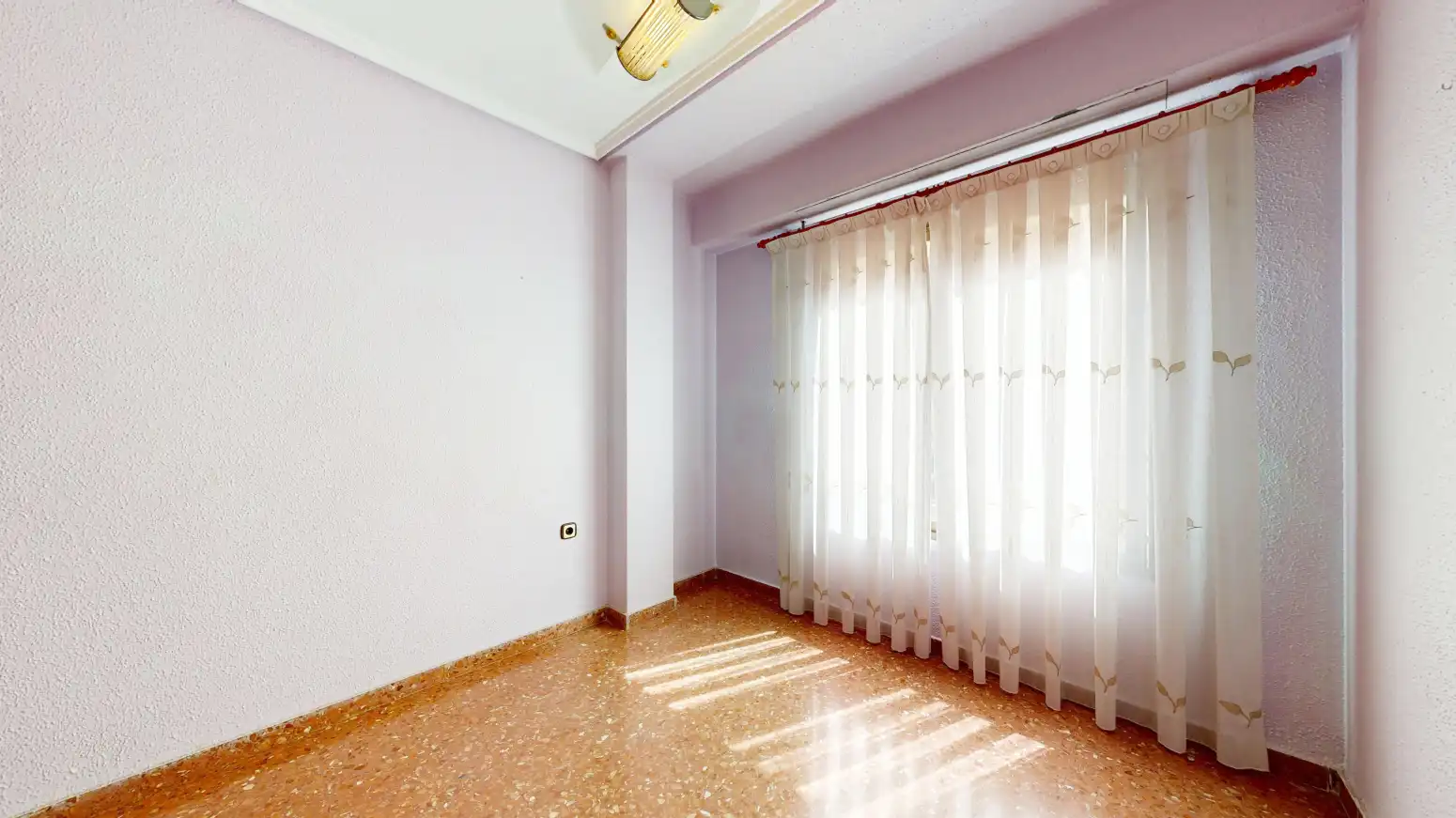 Habitación de Piso en venta en Torrent con Balcón