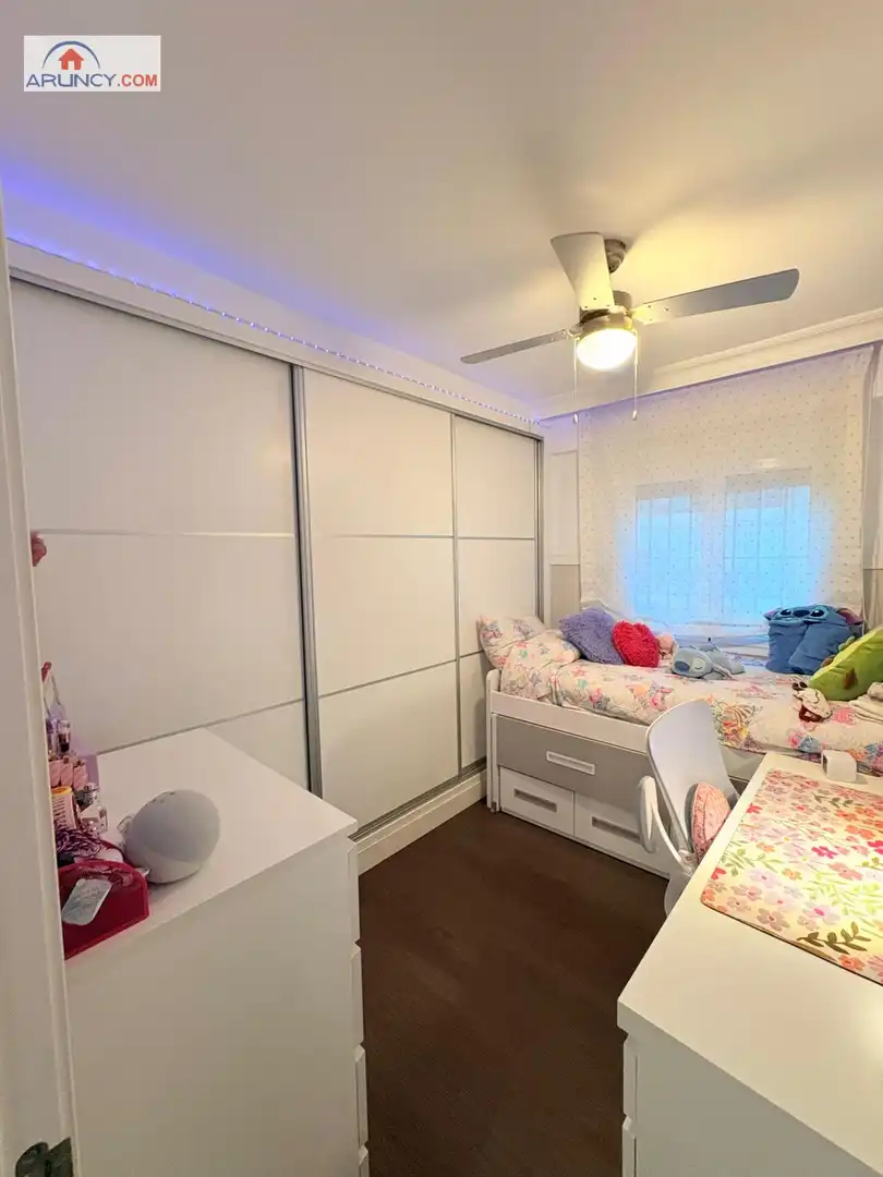 Bedroom of Flat for sale in Sevilla  with Air Conditioner and Furnished