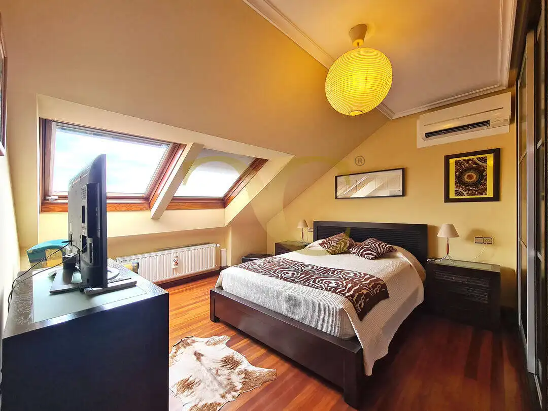 Habitación de Dúplex en venta en Gijón  con Aire acondicionado, Calefacción y Trastero