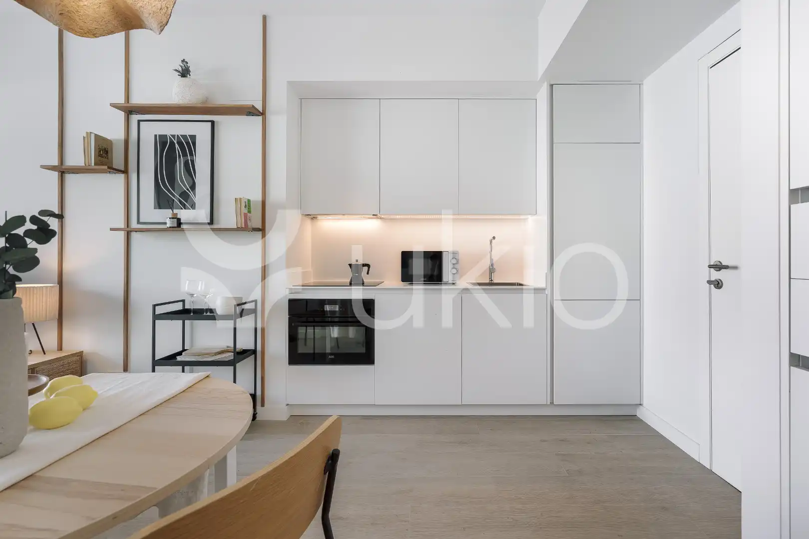 Cuina de Apartament de lloguer en Madrid amb Aire condicionat, Calefacció i Moblat