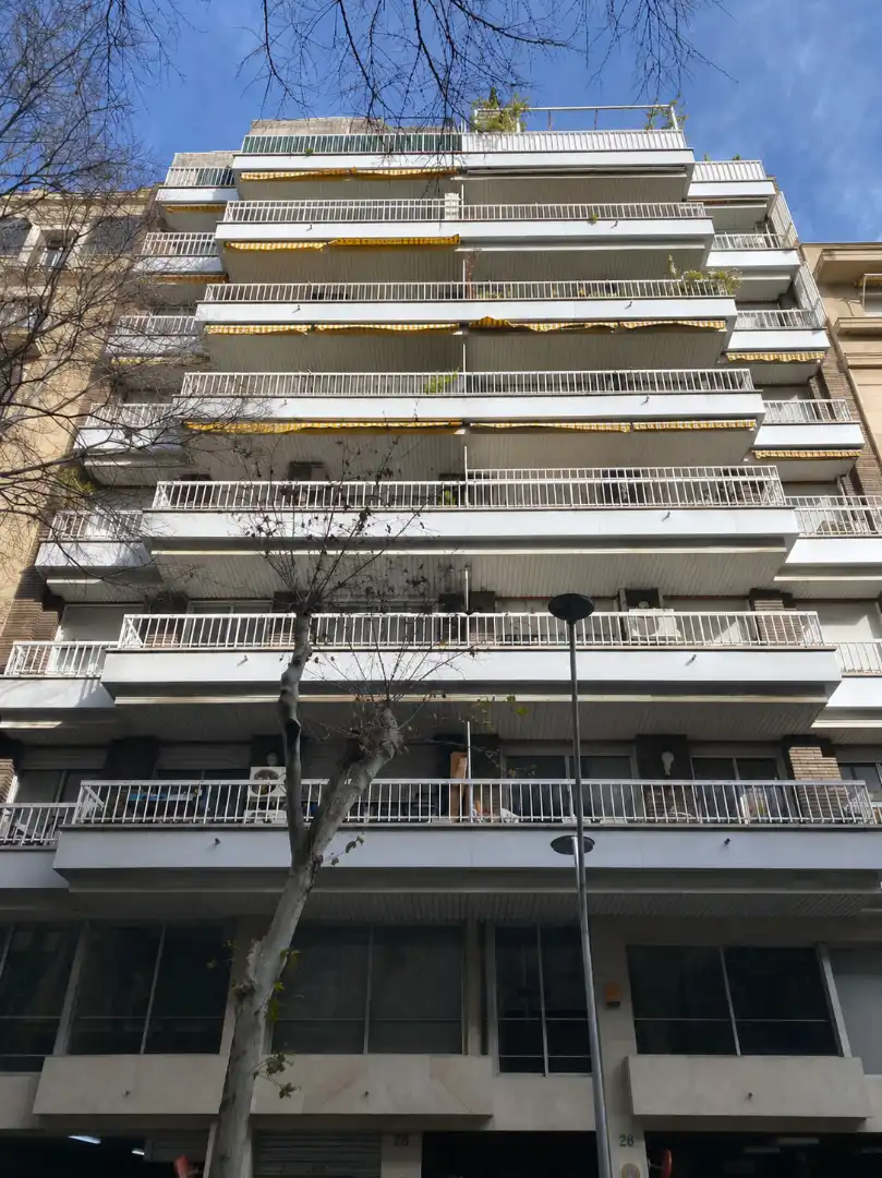 Office space with lift for sale in Carrer del Comte Borrell 26