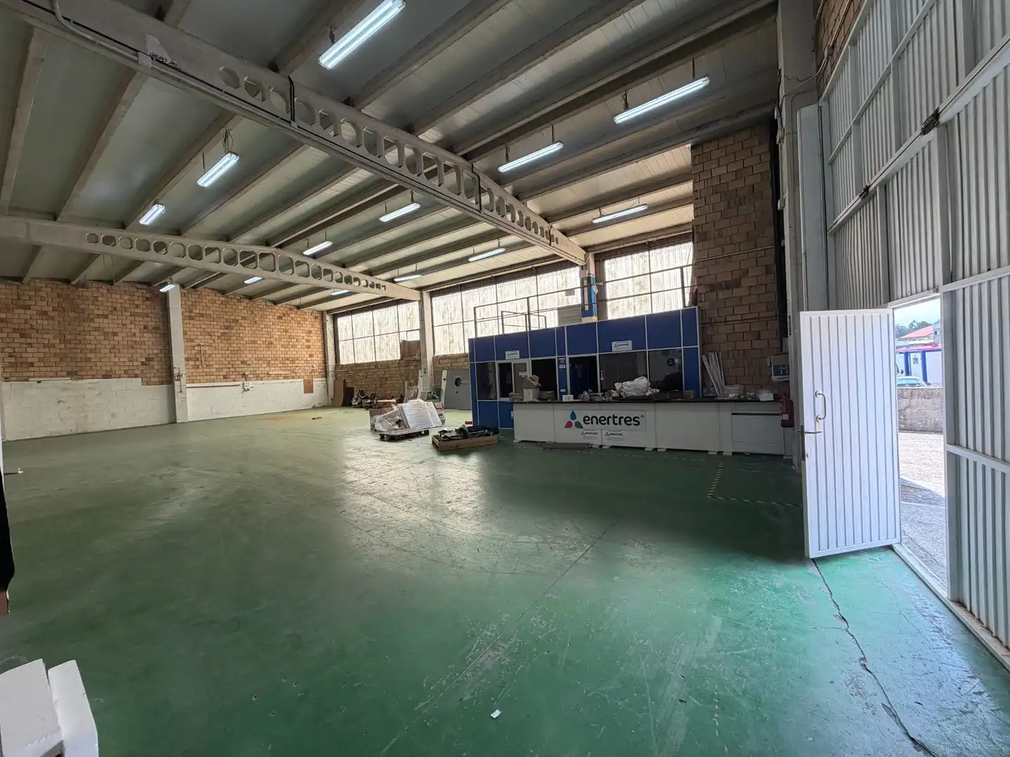 Fabrikhallen zur Miete in Vigo 