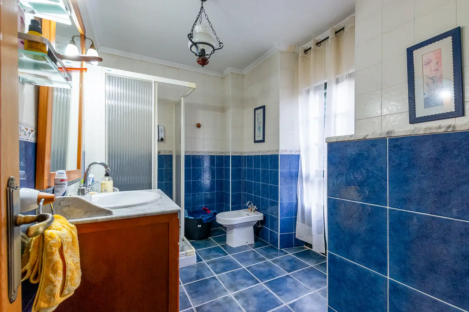 Badezimmer von Country house zum Verkauf in Toques mit Möbliert