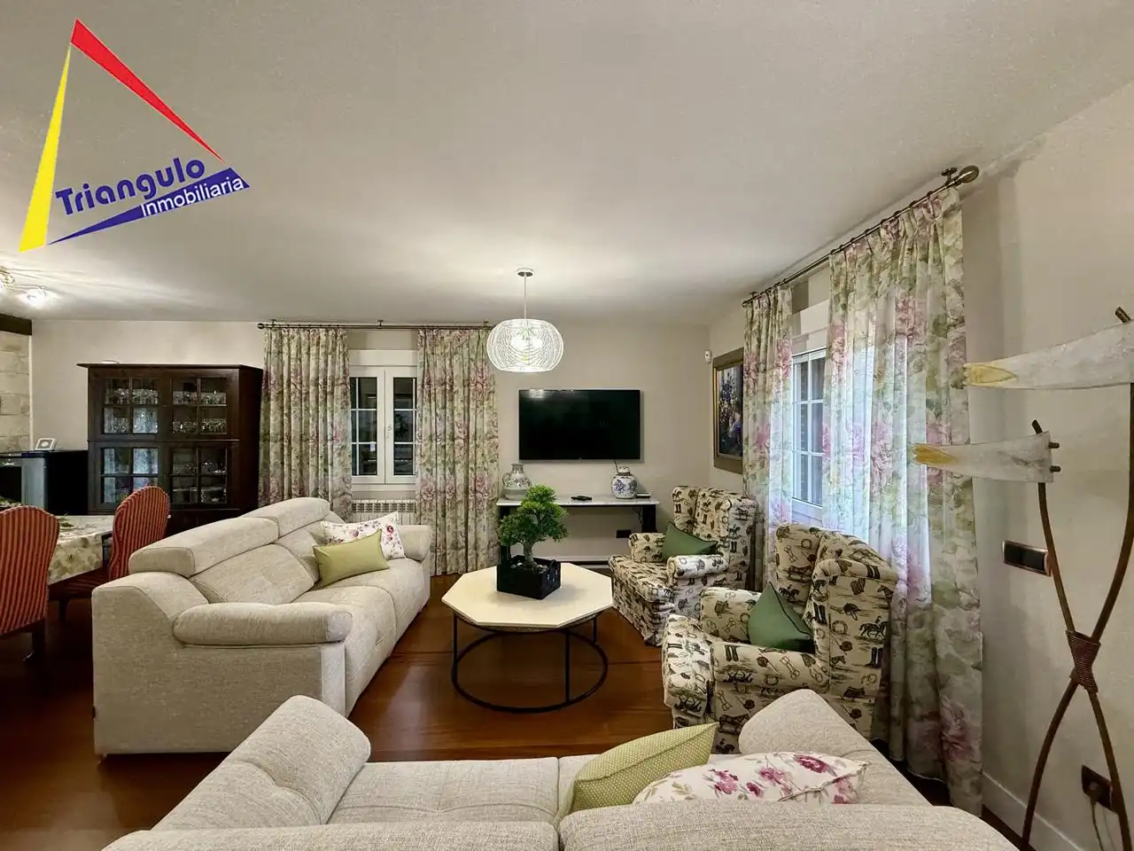 Sala de estar de Casa o chalet en venta en Otero de Herreros con Calefacción y Jardín privado