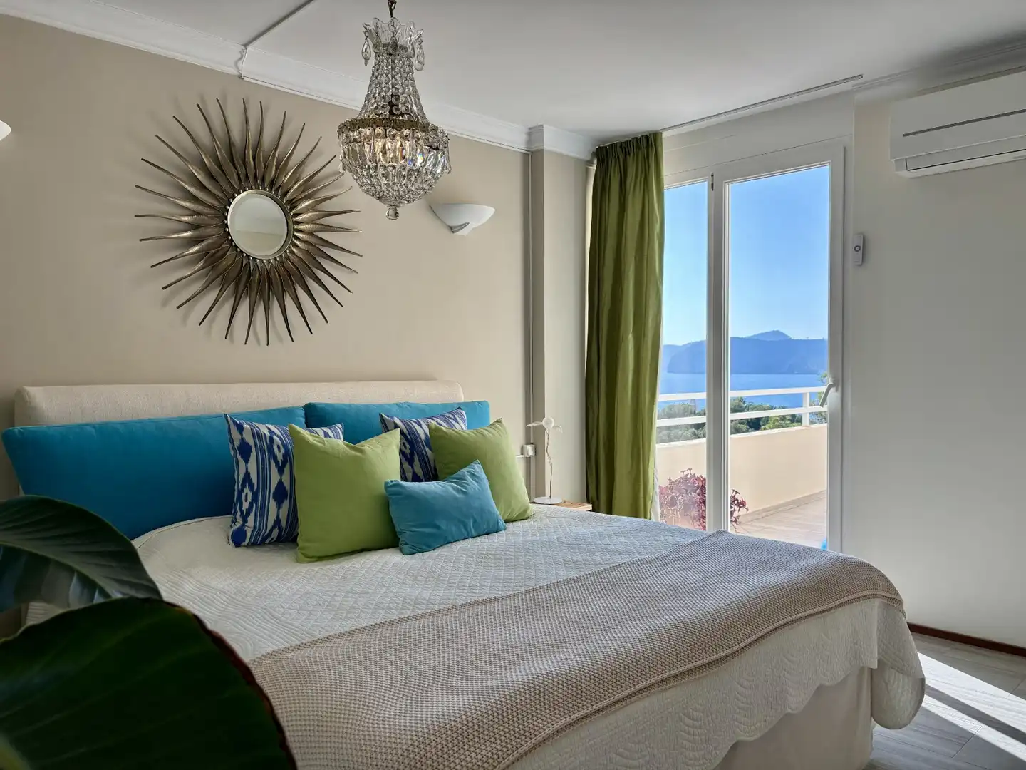 Schlafzimmer von Dachboden zum Verkauf in Calvià mit Klimaanlage, Heizung und Terrasse
