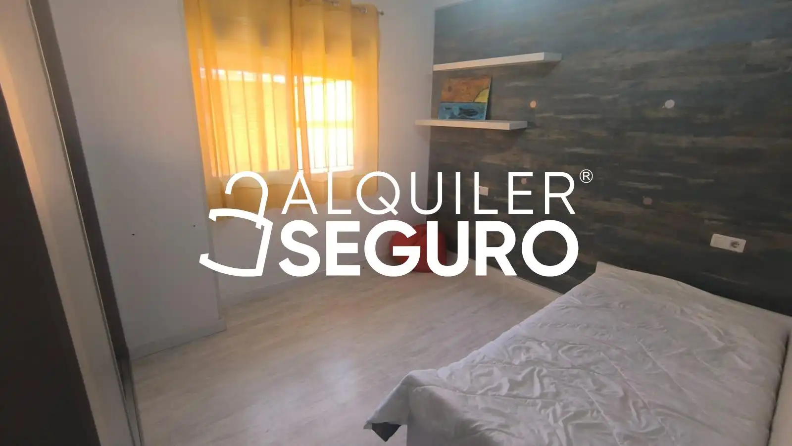 Bedroom of Flat for rent in Sevilla  with Air Conditioner and Furnished