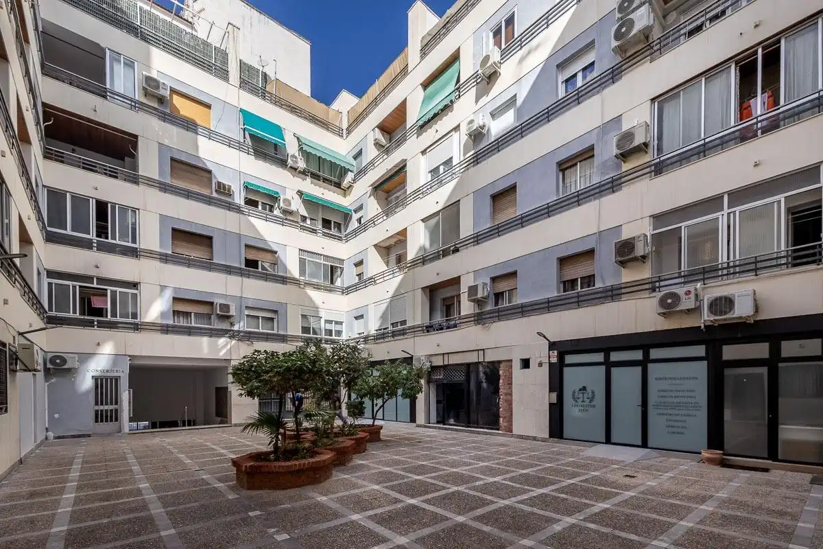 Vista exterior de Piso en venta en Jaén