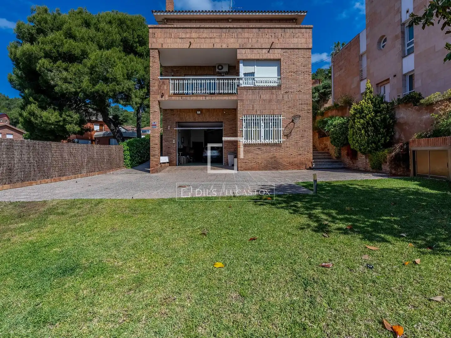 Exterior view of Houses for sale in Sant Just Desvern  with Air Conditioner, Private garden and Terrace