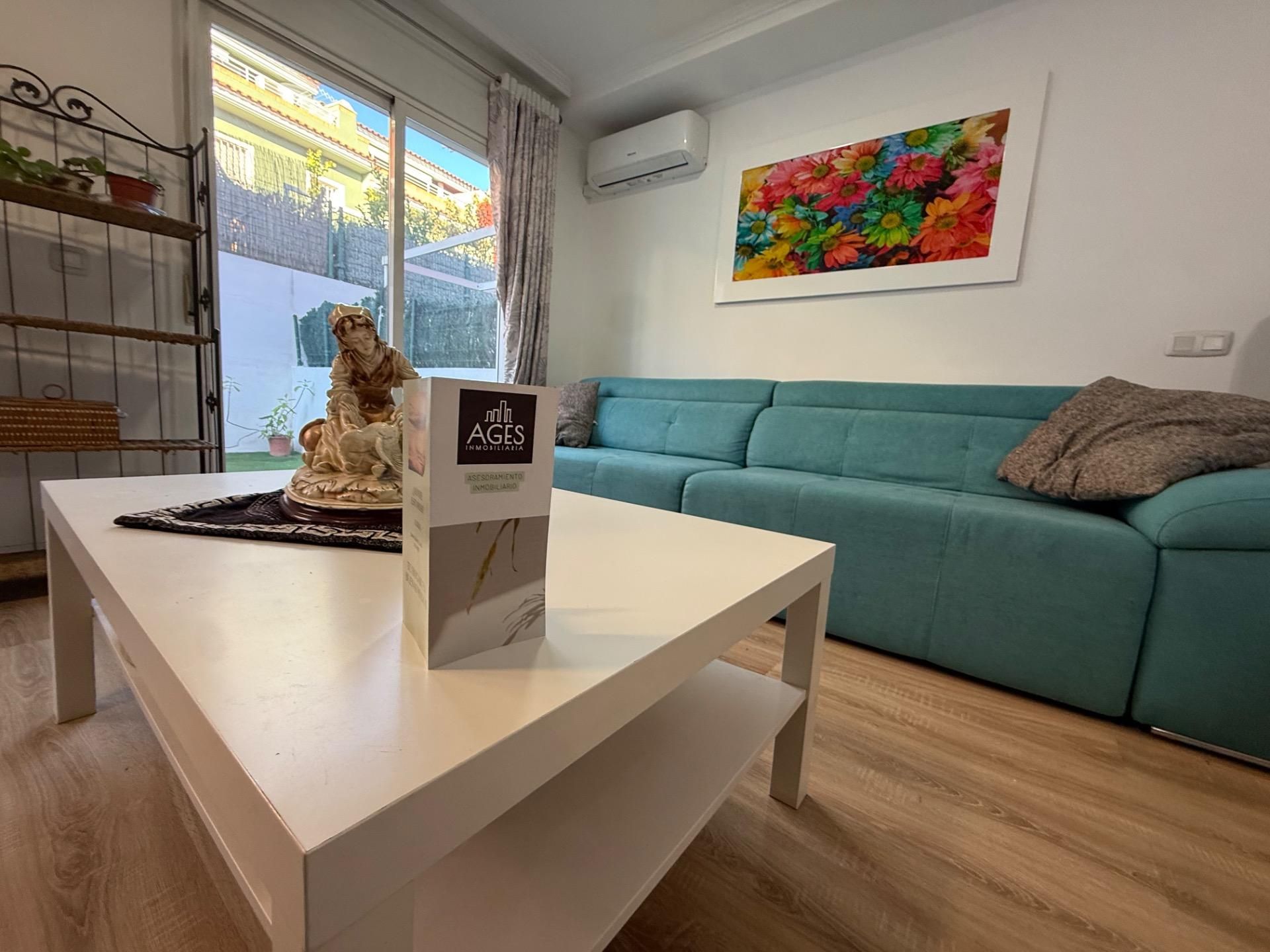 Vista exterior de Casa adosada en venda en San Antonio de Benagéber amb Aire condicionat, Calefacció i Jardí privat