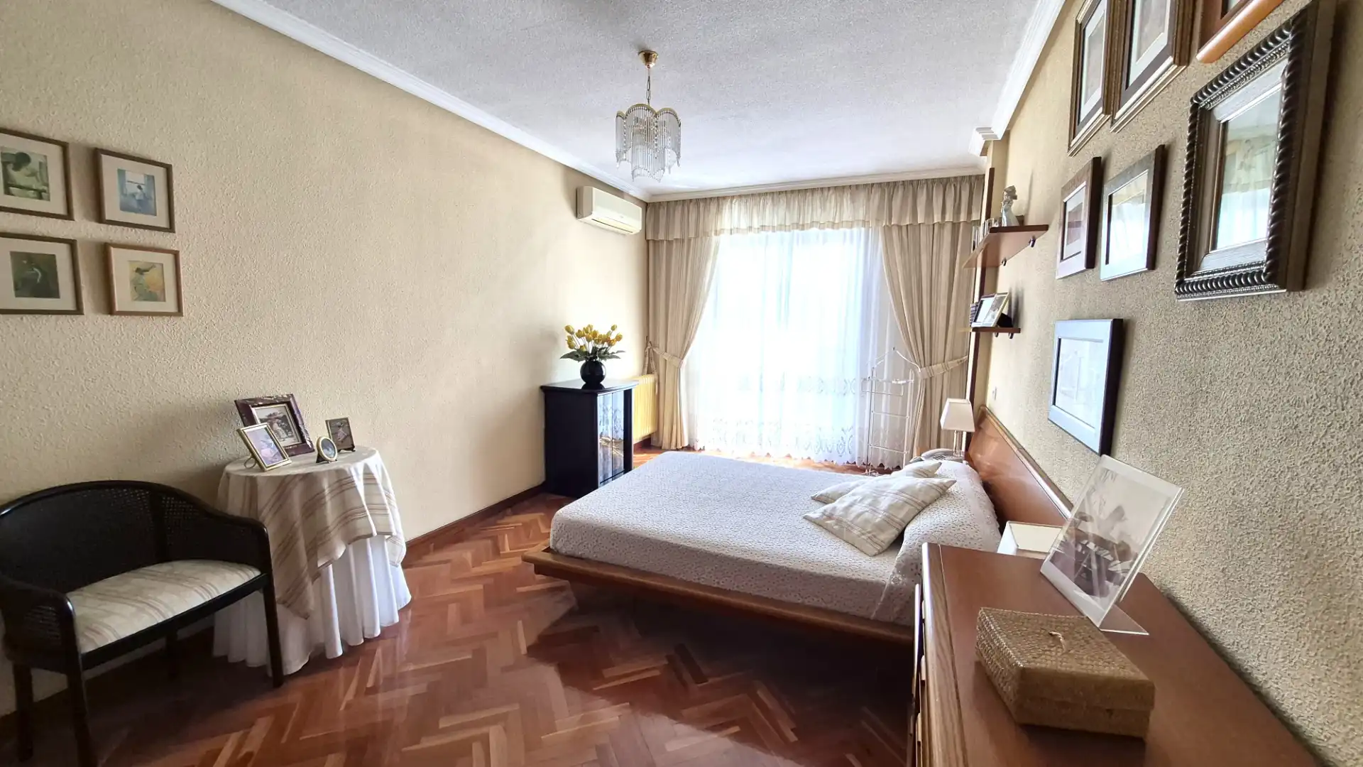 Dormitori de Casa o xalet en venda en Alcalá de Henares amb Aire condicionat, Calefacció i Parquet