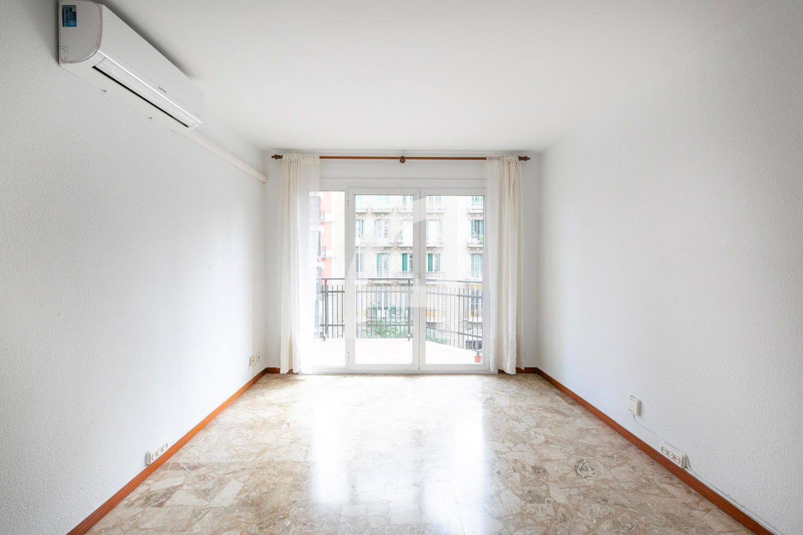 Living room of Flat for sale in  Barcelona Capital  with Air Conditioner, Heating and Terrace