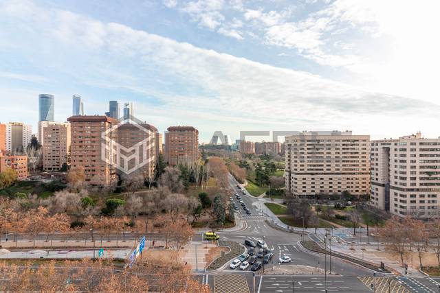 Piso en Venta en Calle de Santiago de Compostela en La Paz