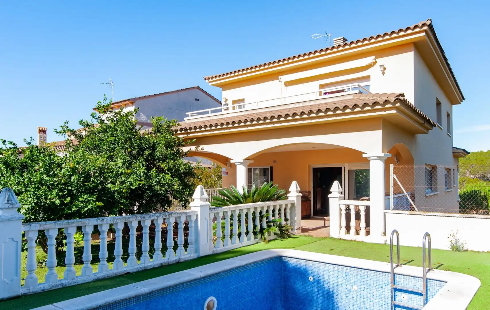 Casa amb terrassa en venda a Calle del Pintor Dalí, imagen 2