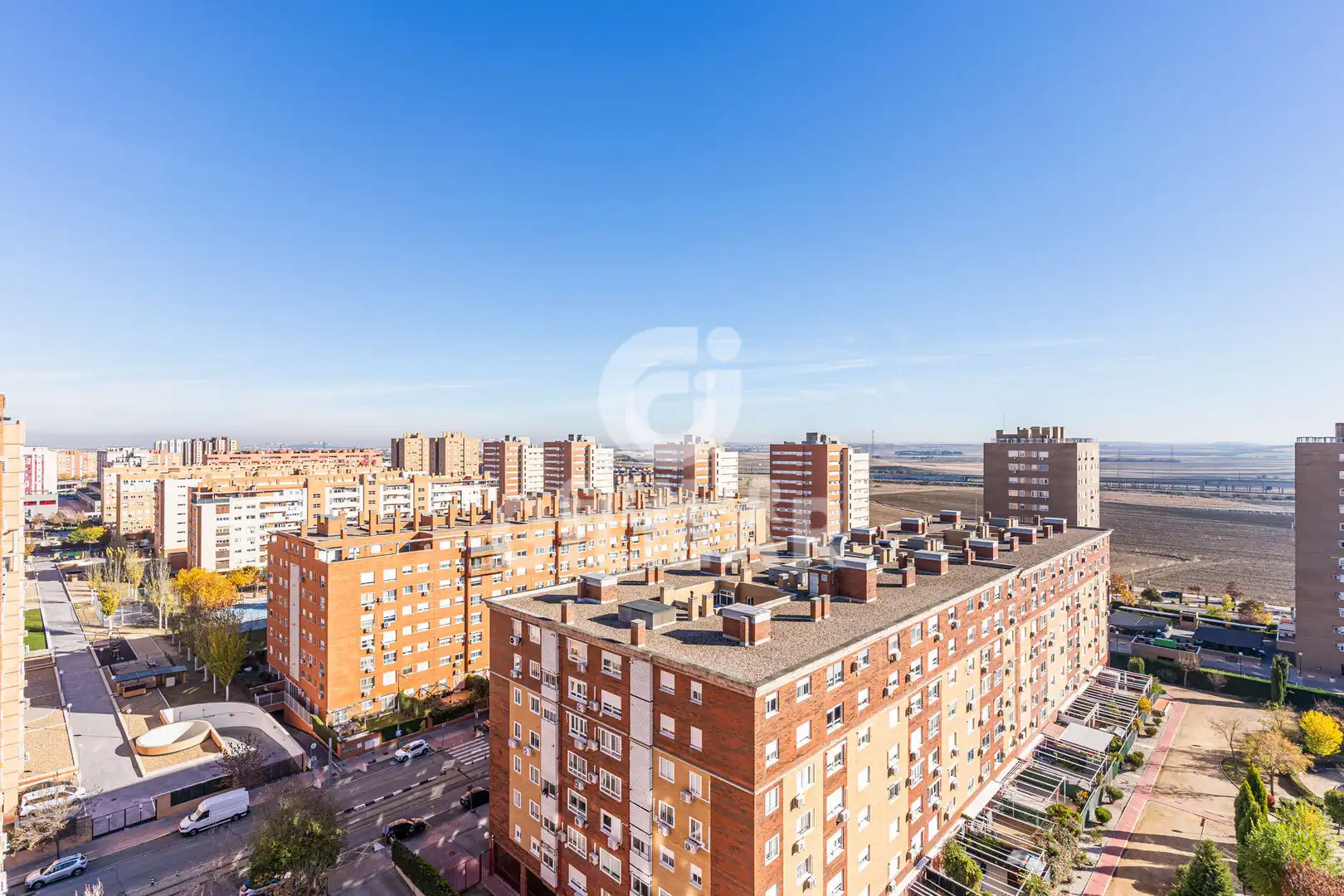 Vista exterior de Ático en venta en Parla con Calefacción, Jardín privado y Trastero
