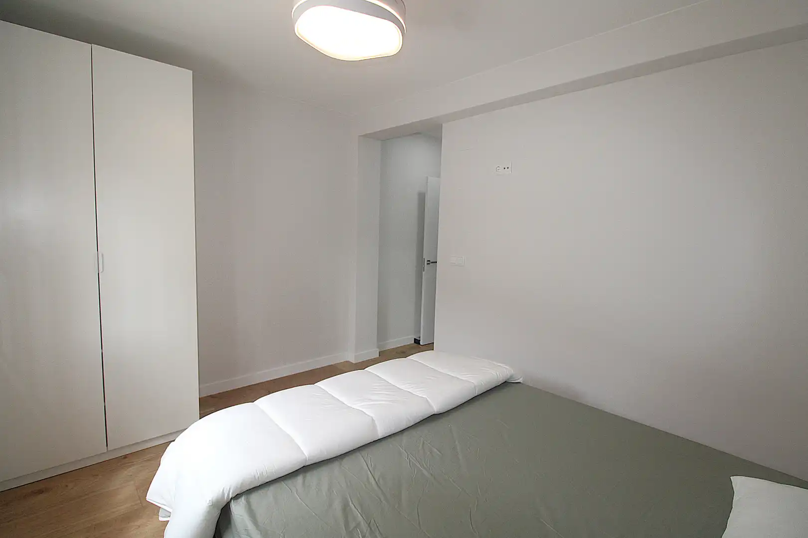 Dormitori de Apartament de lloguer en Valencia amb Parquet, Moblat i Forn