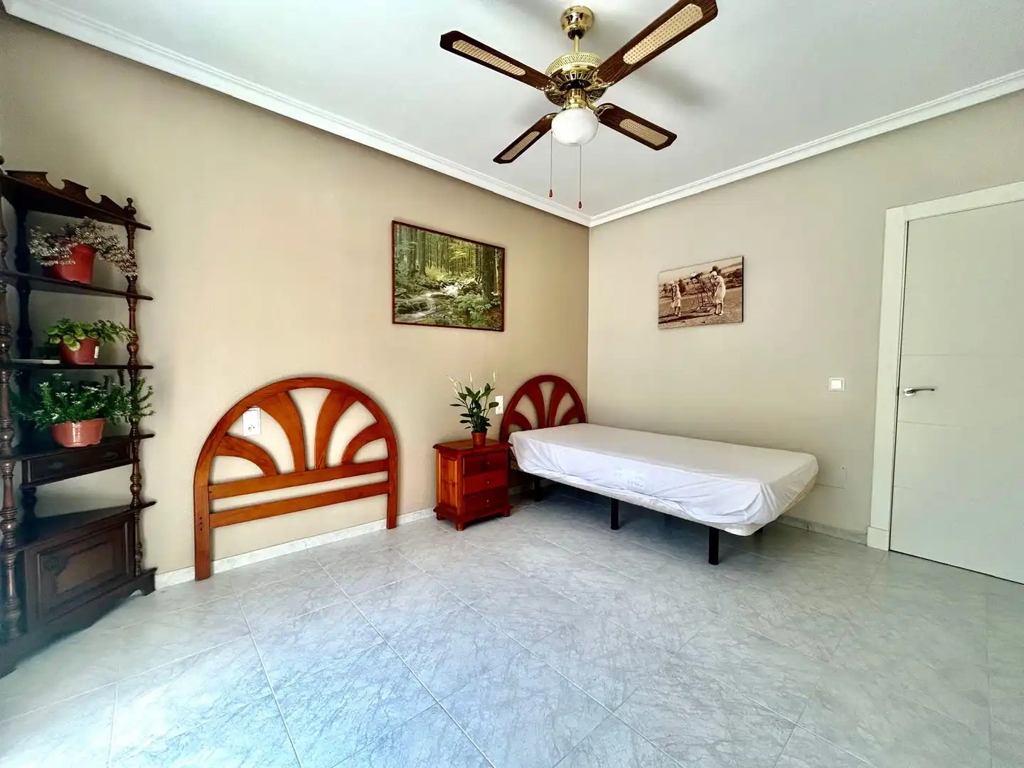 Habitación de Casa adosada en venta en Roquetas de Mar con Aire acondicionado, Calefacción y Jardín privado