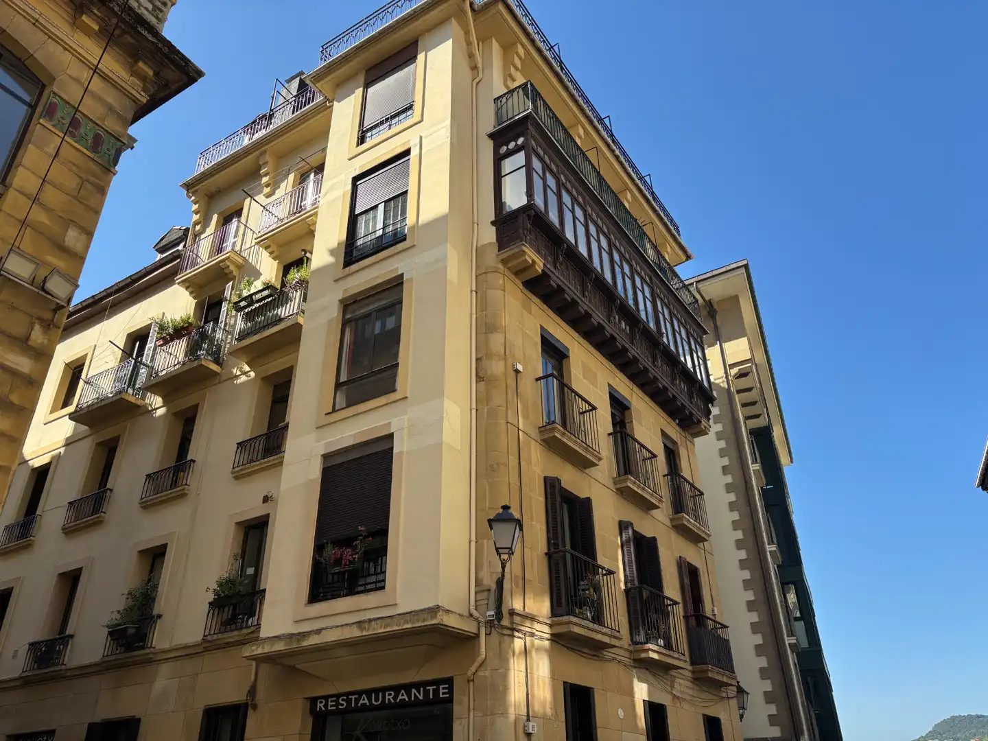 Vista exterior de Pis en venda en Donostia - San Sebastián  amb Calefacció, Parquet i Forn